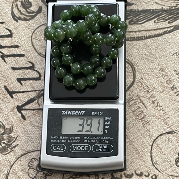 High quality spinach green nephrite jade bead sterling silver necklace - Picture 9 of 10